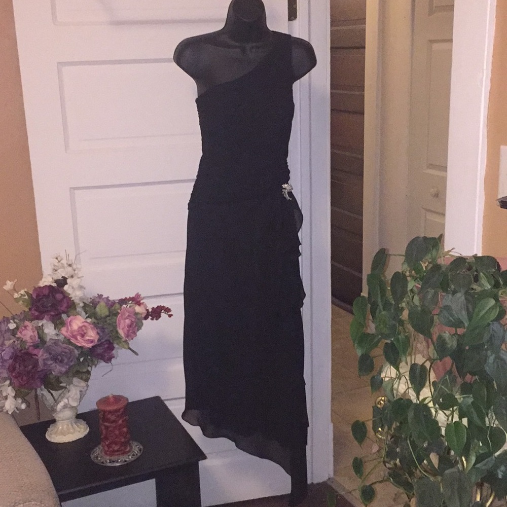 🍾 very elegant asymmetrical one shoulder🥂🎉🍾